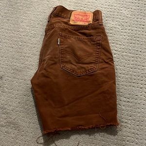 mid thigh levi shorts! Perfect for summer